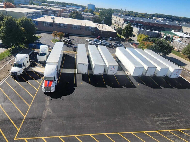 More Photos Of 7840-7860 Lehigh Ave, Morton Grove Truck Terminal For Sale