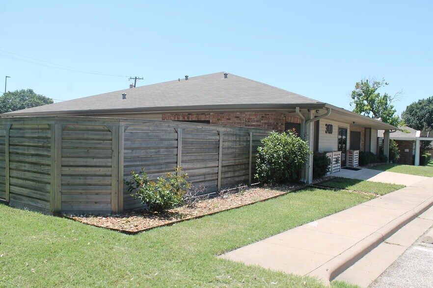 More Photos Of 3400 Hillcrest Dr, Waco Medical For Sale