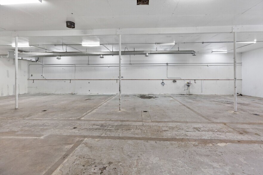 More Photos Of 11285 Goss St, Sun Valley Warehouse For Sale