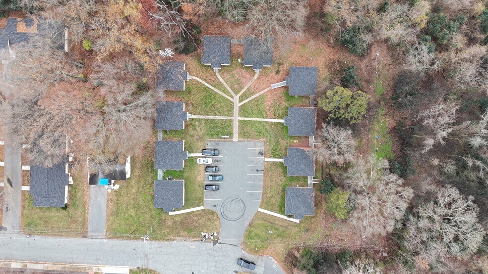 Primary Photo Of 2439 Carmine St, Charlotte Manufactured Housing Mobile Home Park For Sale