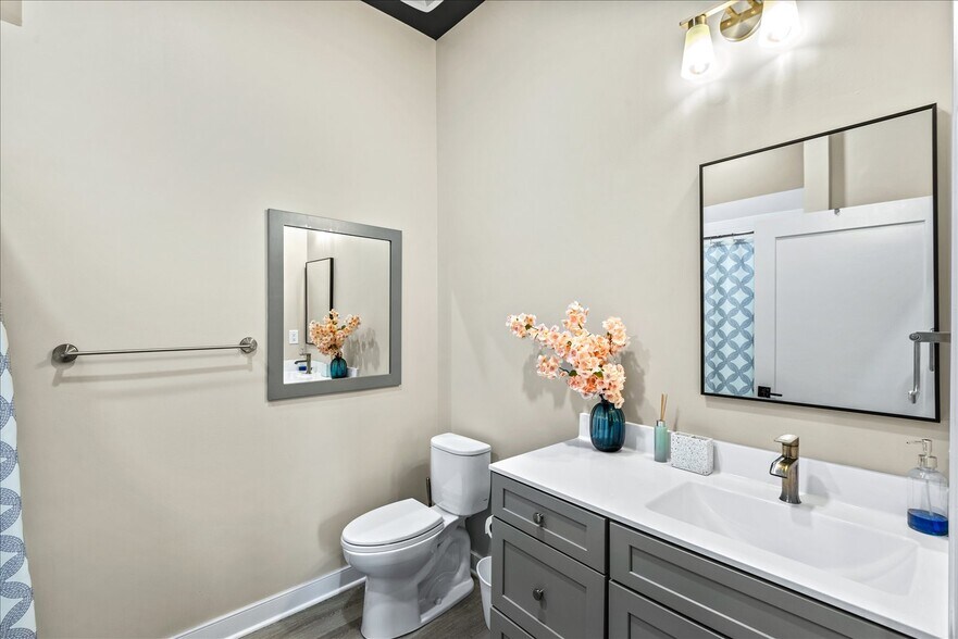 More Photos Of 10 Irving Ave N, Colonial Beach Apartments For Sale