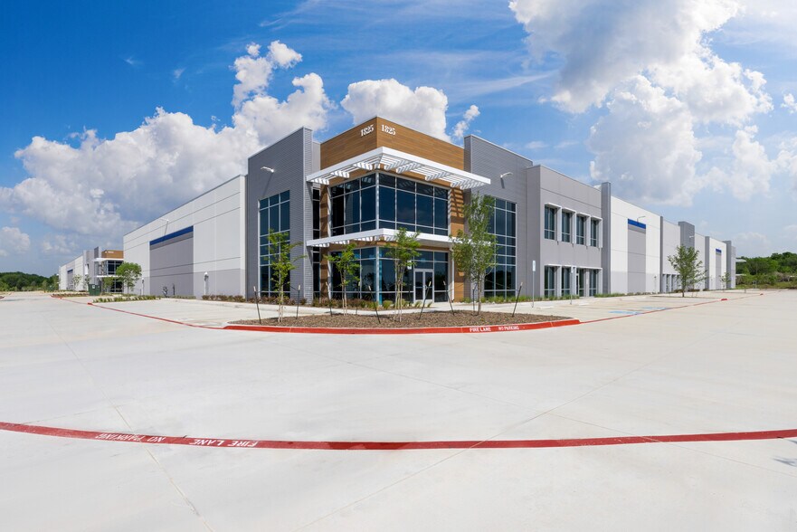 More Photos Of Mustang Court at DFW International Airport, Bldg 1, Grapevine Unknown For Lease