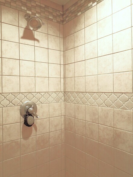 More Photos Of 404 3rd St, Capitan Flex For Sale