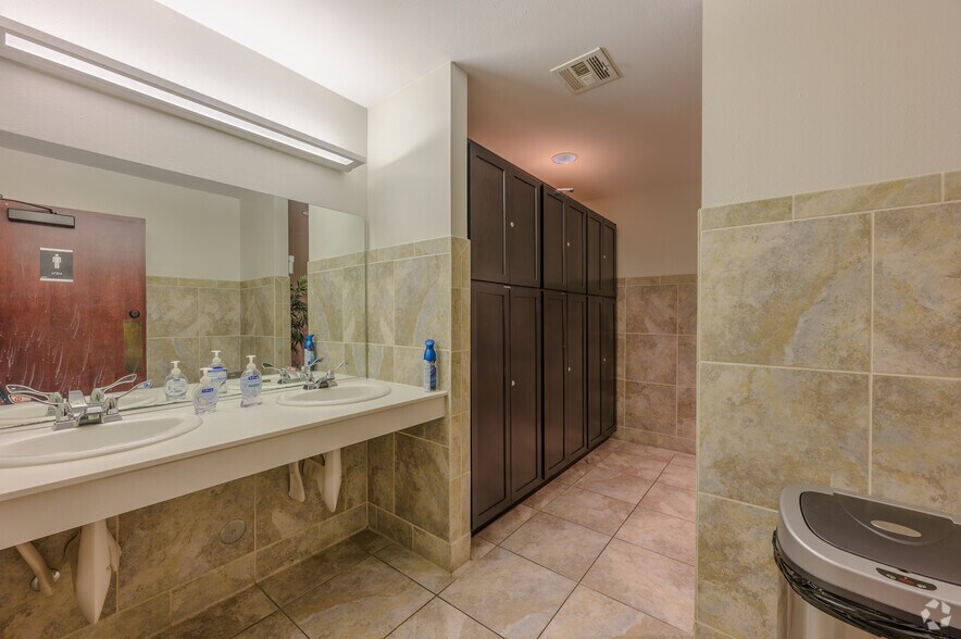 More Photos Of 9325 W Sahara Ave, Las Vegas Freestanding For Lease