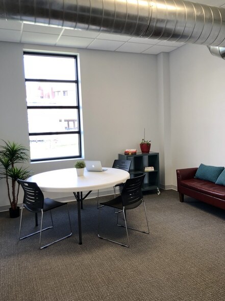 More Photos Of 31 W 31st St, Kansas City Office For Sale