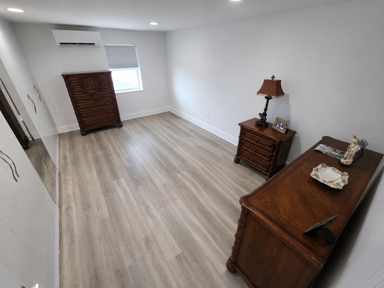 More Photos Of 1583 E Oakland Park Blvd, Oakland Park Freestanding For Sale