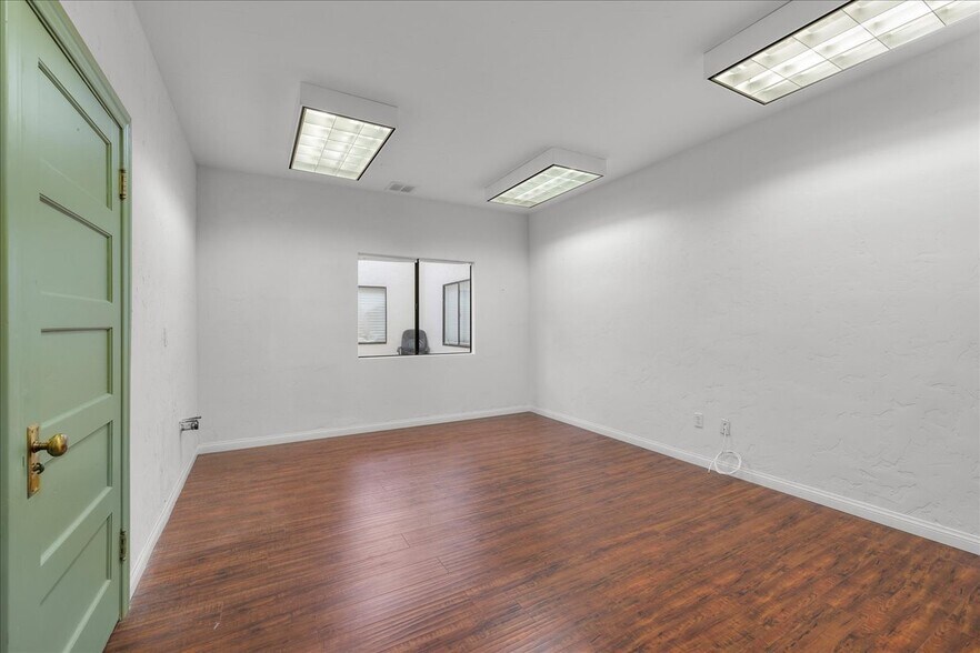 More Photos Of 1002-1008 S Pacific Ave, San Pedro Storefront Retail Office For Lease