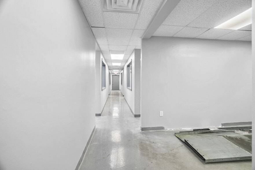 More Photos Of 8200-8358 NW 30th Ter, Doral Warehouse For Lease