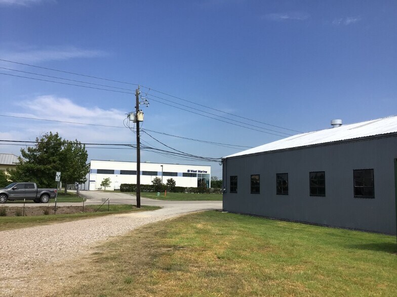 More Photos Of 921 Lawrence Rd, Kemah Industrial For Sale