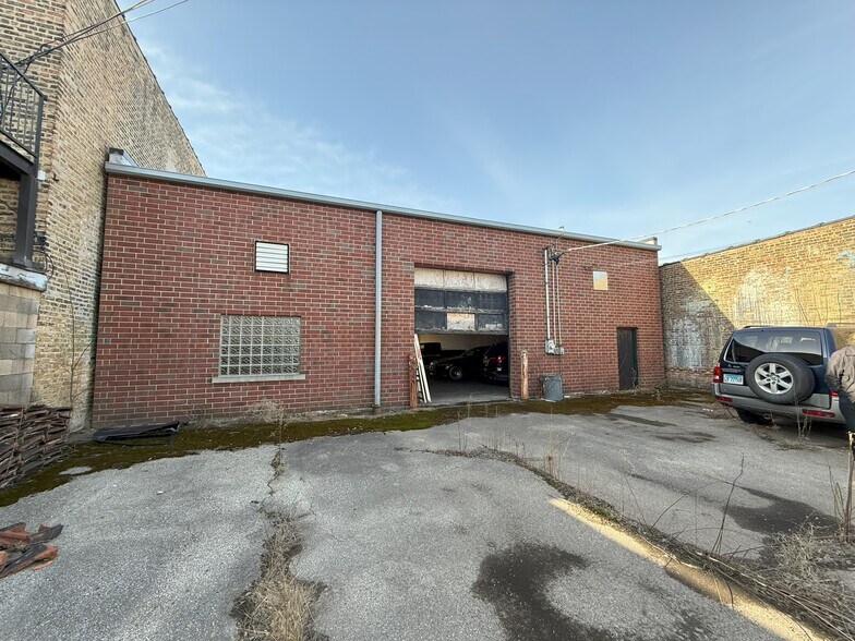 More Photos Of 3750 North ave, Chicago Service For Sale