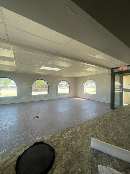 More Photos Of 4450 Rocky River Dr, Cleveland Fast Food For Lease