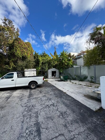 More Photos Of 100 NE 26th St, Miami Warehouse For Sale