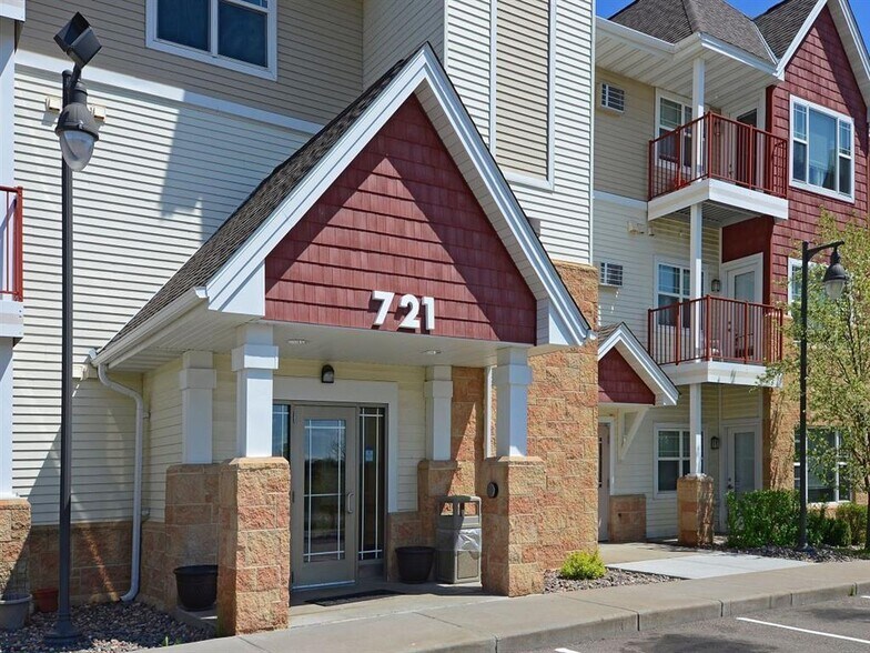More Photos Of 721 Lake Susan Dr, Chanhassen Apartments For Sale