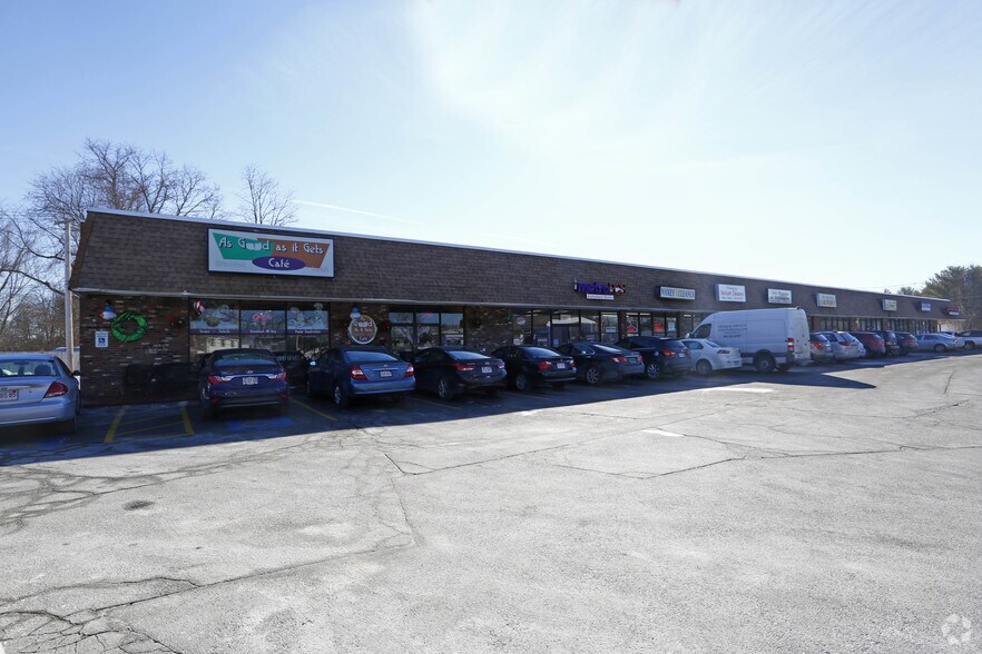 More Photos Of 35 Lowell St, Wilmington Storefront For Lease