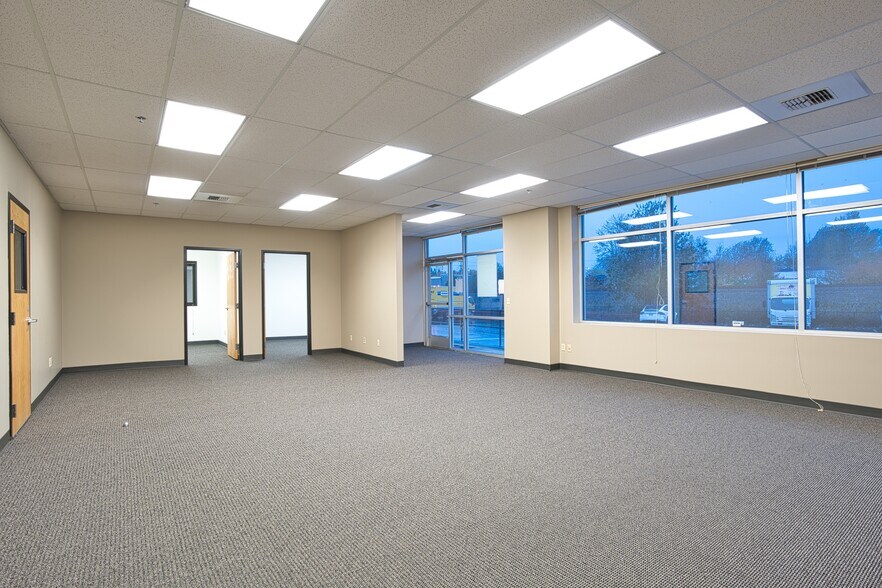 More Photos Of 8226 S 208th St, Kent Unknown For Lease