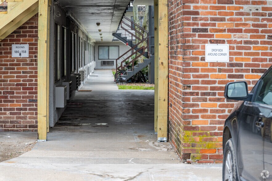 More Photos Of 115 NW Harlem Rd, Kansas City Apartments For Sale