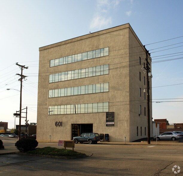 More Photos Of 601 Avery St, Parkersburg Office For Lease