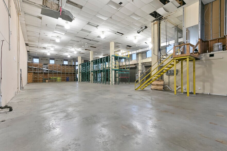 More Photos Of 3131 N I-10 Service Rd E, Metairie Office For Lease