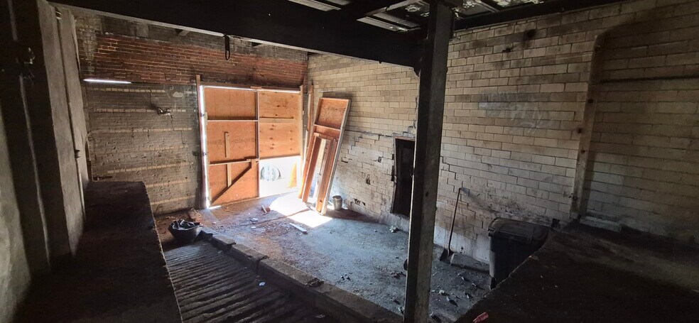More Photos Of 550 Oliver St, Cincinnati Warehouse For Sale