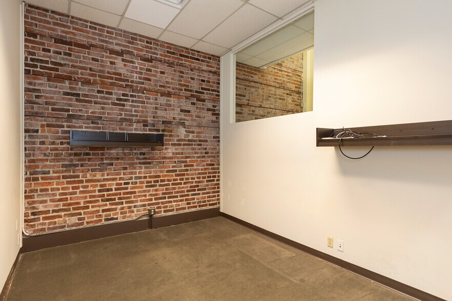 More Photos Of 2420 2nd Ave, Seattle Storefront Retail Office For Sale