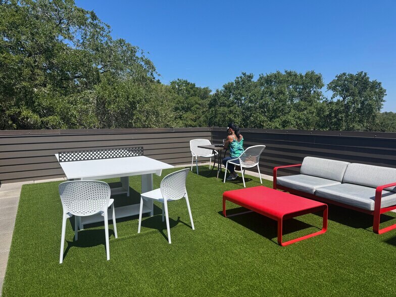 More Photos Of 320 Wingo Way, Mount Pleasant Loft Creative Space For Lease