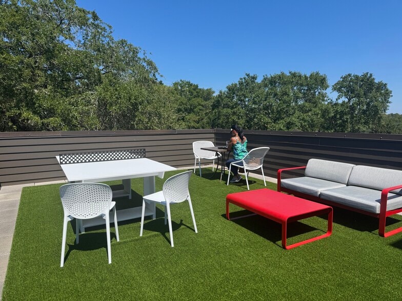 More Photos Of 320 Wingo Way, Mount Pleasant Loft Creative Space For Lease