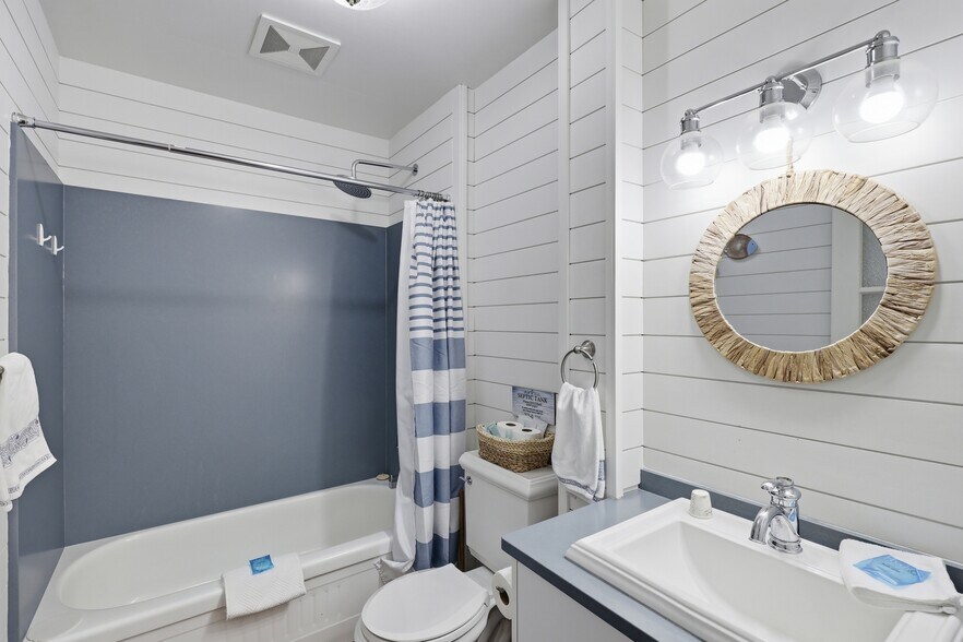More Photos Of 7001 Savona Access Rd, Thompson-Nicola Hotel For Sale