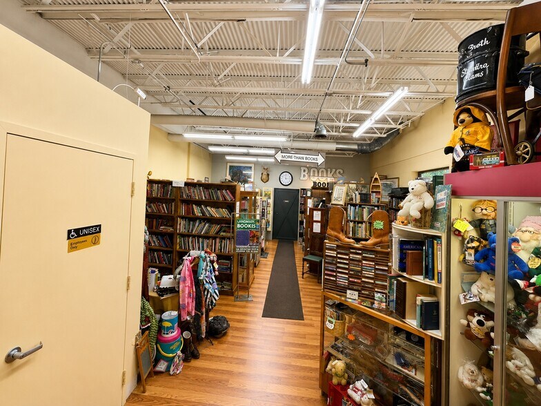 More Photos Of 5600 N US-31, Williamsburg Storefront For Sale