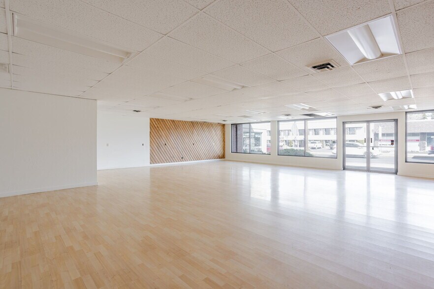 More Photos Of 999 NE 2nd St, Bend Freestanding For Lease