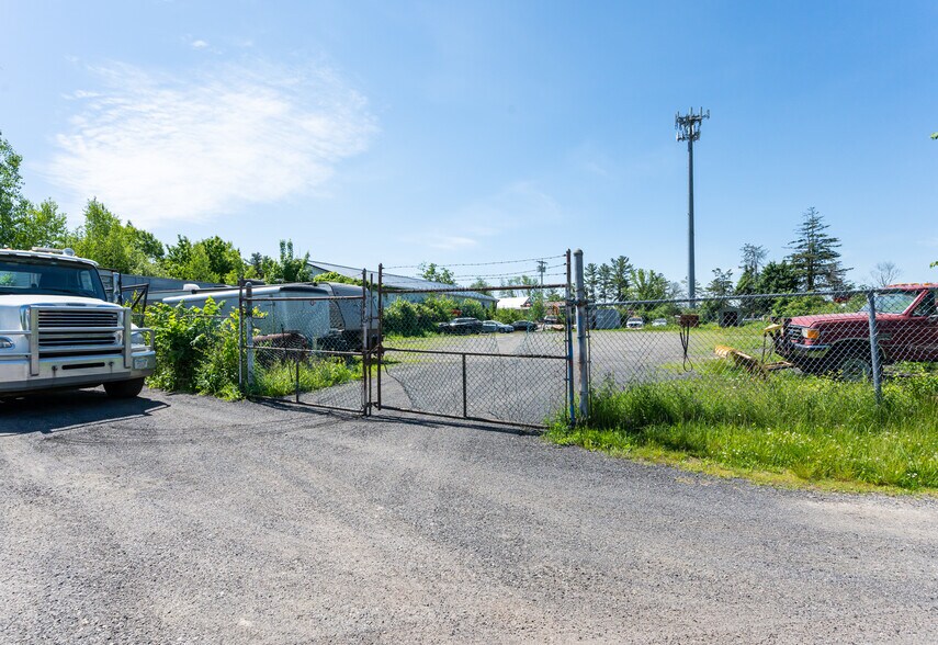 More Photos Of 86 Newburyport Tpke, Newbury Auto Dealership For Sale