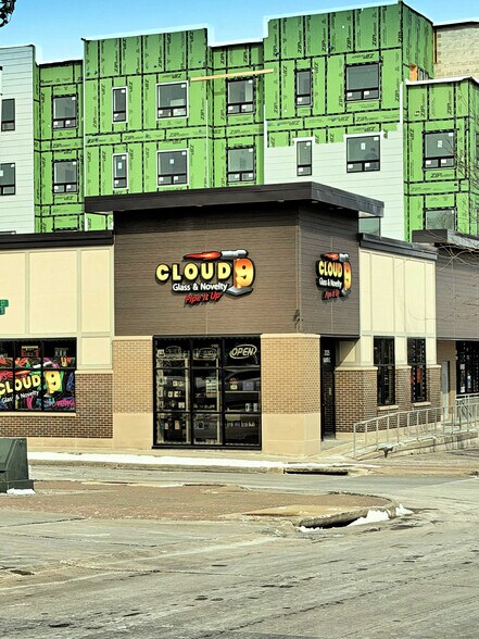Primary Photo Of 2125 College St, Cedar Falls Restaurant For Lease