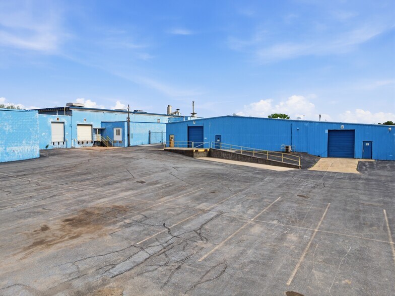 More Photos Of 857 Willow Cir, Hagerstown Manufacturing For Lease