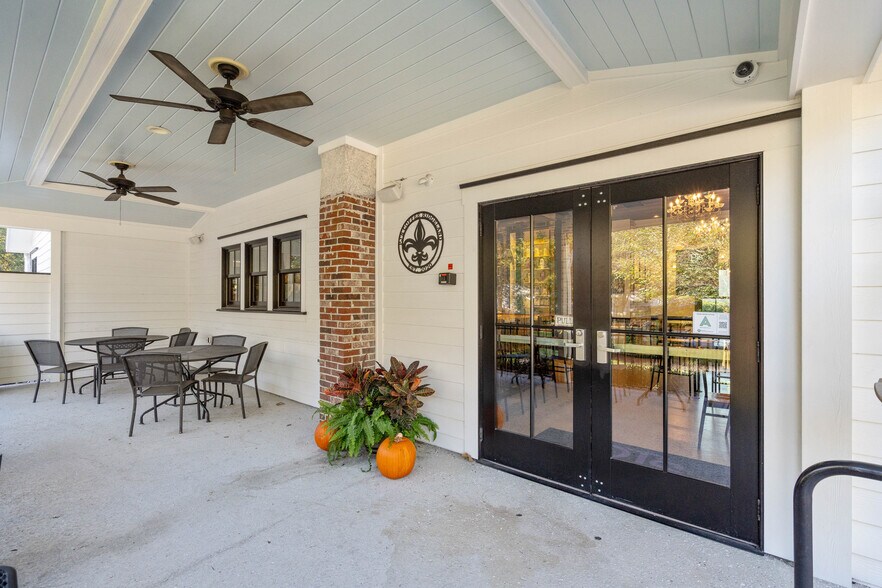 More Photos Of 8026 E Main St, Ridgeland General Retail For Sale