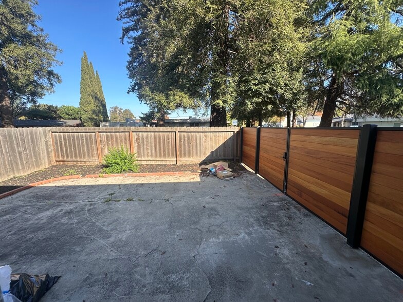 More Photos Of 1600 B St, Hayward Office For Lease