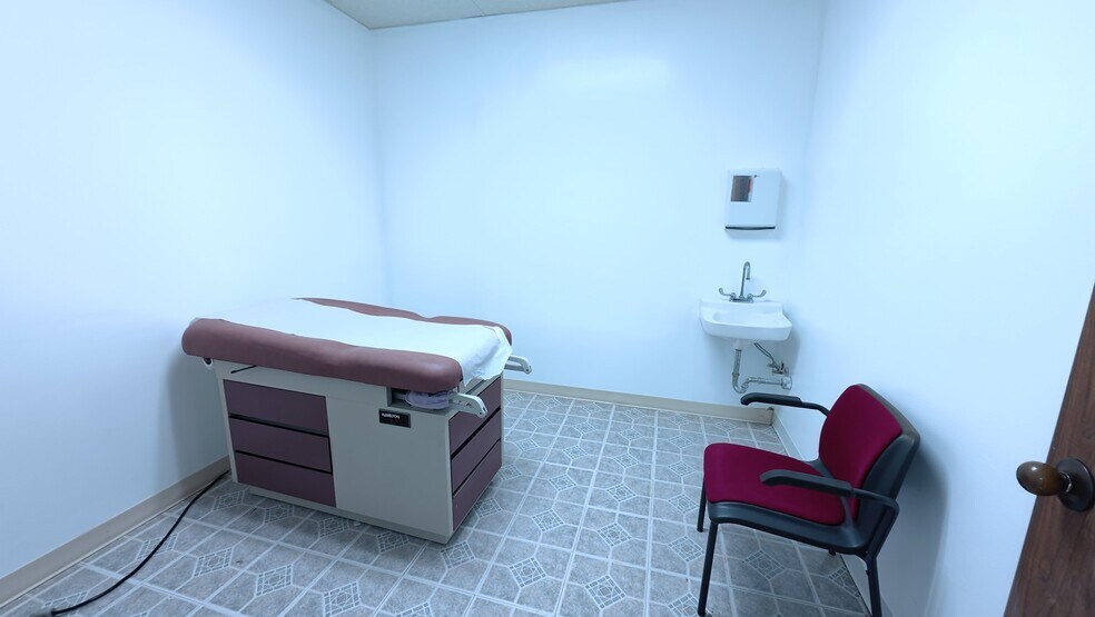 More Photos Of 926 14th St N, Texas City Medical For Sale