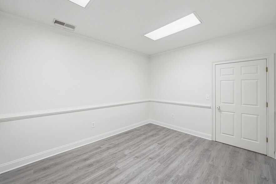 More Photos Of 103 Weatherstone Dr, Woodstock Medical For Lease