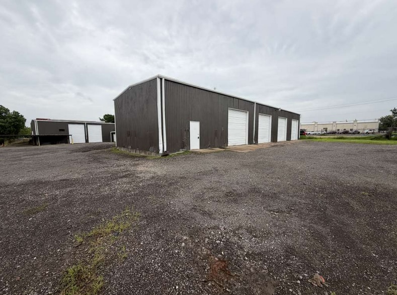 More Photos Of 100 N Richey St, Pasadena Warehouse For Sale
