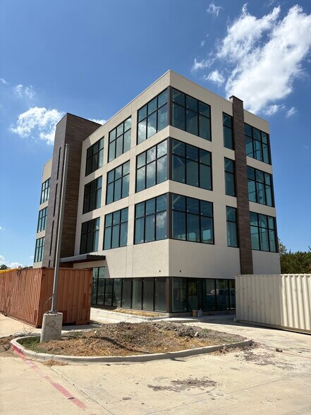 More Photos Of 851 N Central, McKinney Medical For Sale