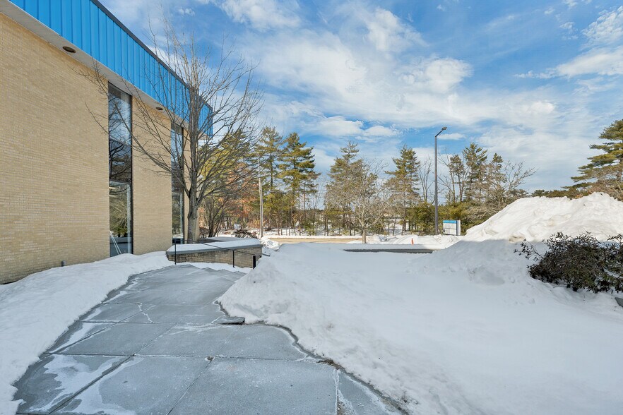 More Photos Of 41 Simon St, Nashua Flex For Lease