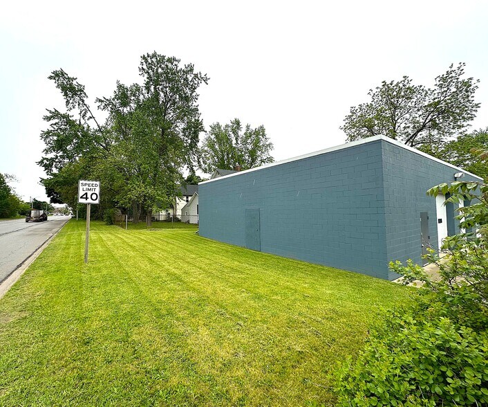 More Photos Of 536 N Beech St, Lansing Self Storage For Sale