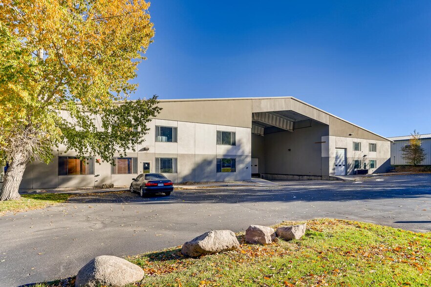 More Photos Of 760 Lindbergh Dr, Gypsum Warehouse For Lease