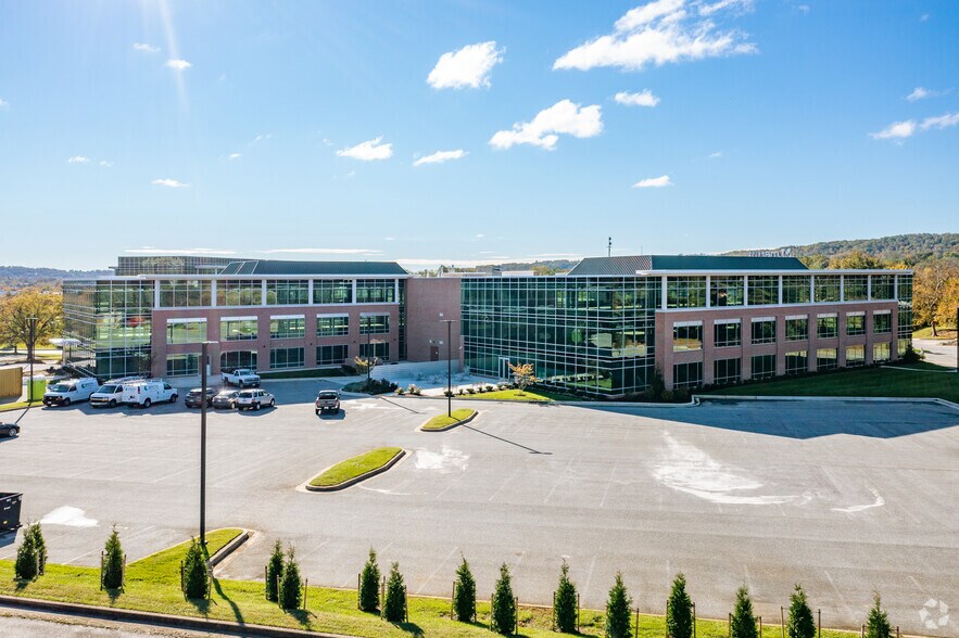 More Photos Of 215 Schilling Cir, Hunt Valley Unknown For Lease