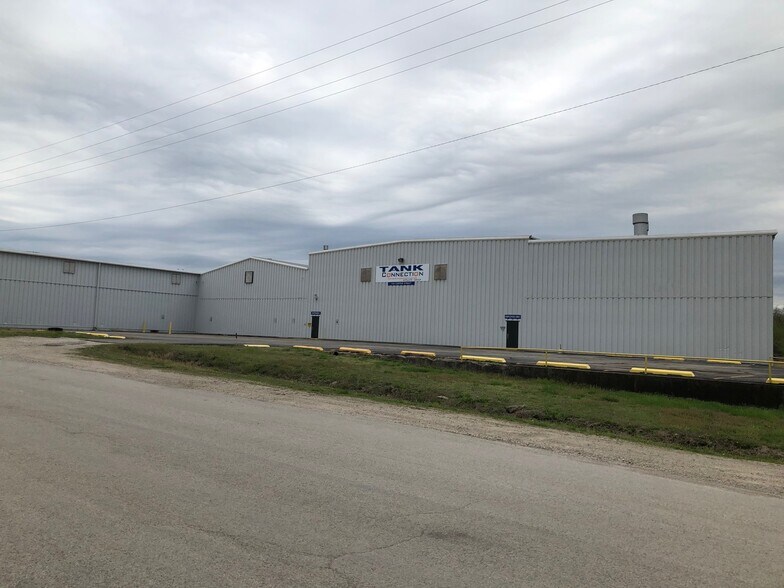 More Photos Of 100 Center St, Galesburg Manufacturing For Sale