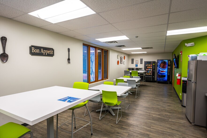 More Photos Of 17W775 Butterfield Road (Midwest Office Center), Oakbrook Terrace Medical For Lease