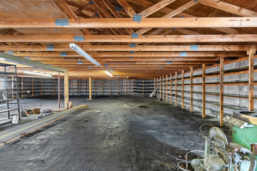 More Photos Of 512 National Rd, Wheeling Flex For Sale