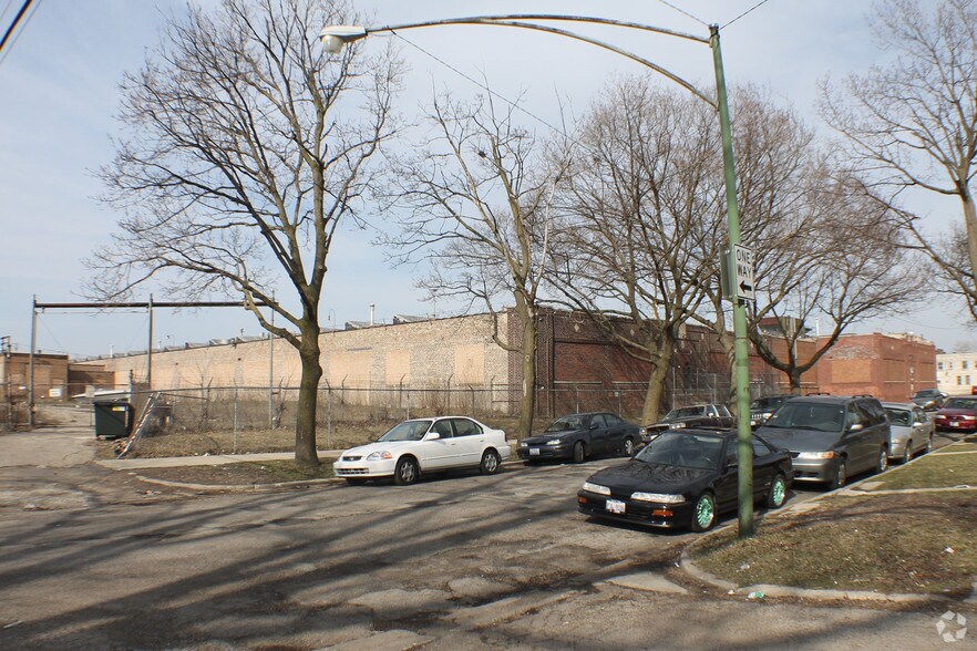 Primary Photo Of 5000 W Bloomingdale, Chicago Warehouse For Lease