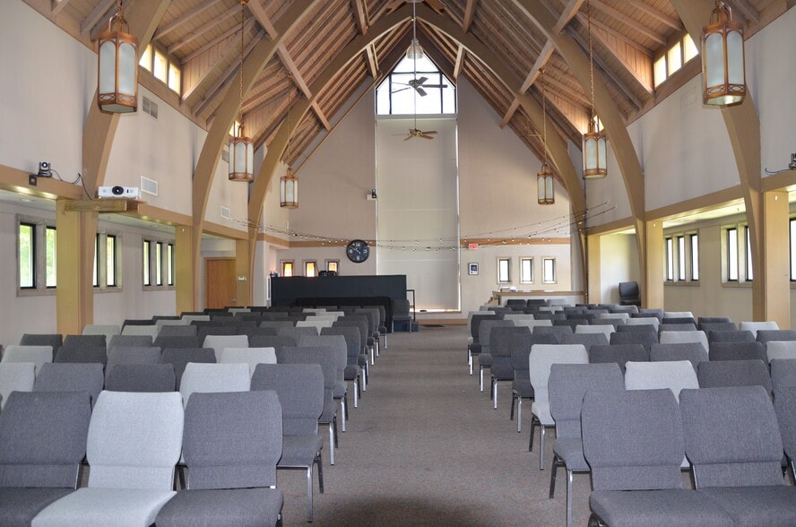 More Photos Of 2100 1st Ave NE, Cedar Rapids Religious Facility For Sale