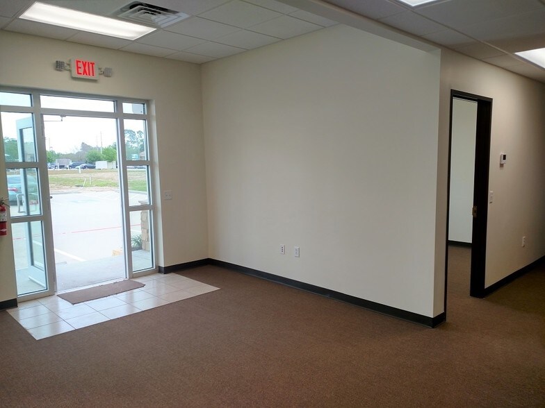 More Photos Of 840 Lawrence Rd, League City Flex For Sale