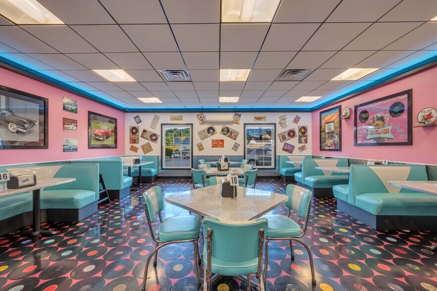 More Photos Of 5684 Sullivan Trl, Nazareth Restaurant For Sale