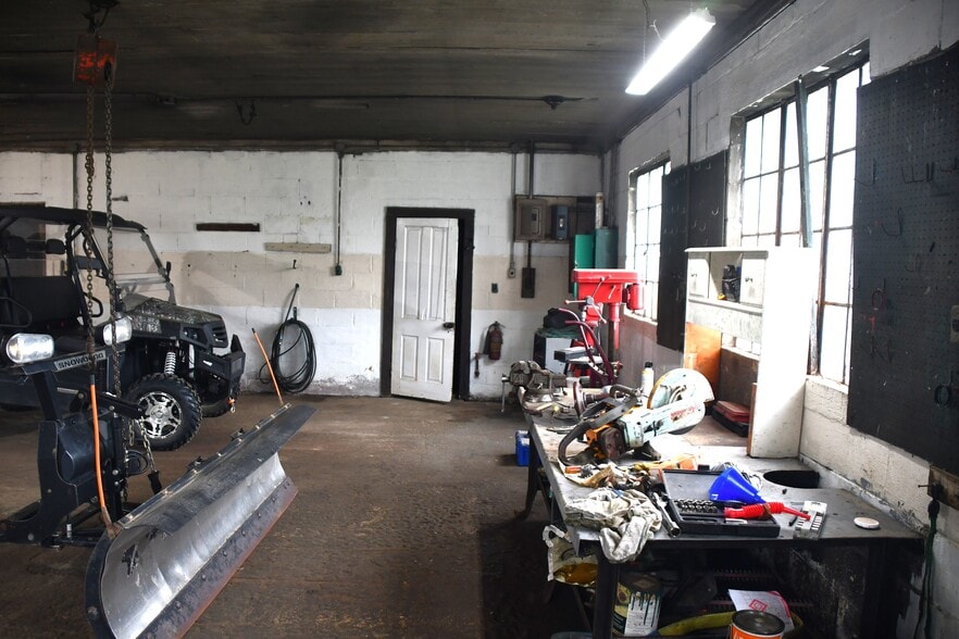 More Photos Of 17162 Shreve Run Rd, Pleasantville Manufacturing For Sale